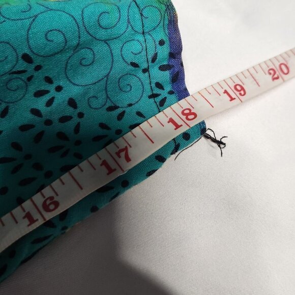 Vintage New Fashion Size Medium Abstract Blouse
Lot I - Picture 9 of 9